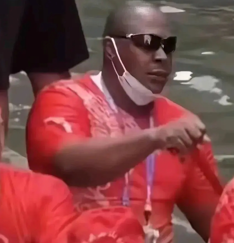 赛龙舟翻船事件，代表了老祖宗对诡佬的态度，告诉我们不应该贵甜外国

这次的赛龙舟
