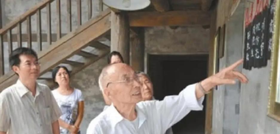 1951年，渣滓洞的看守黄茂才被判处死刑，行刑当天，黄茂才突然大喊：“别杀我！我