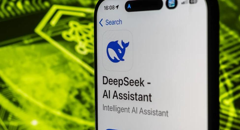 中国的DeepSeek发布了下一代的大模型版本，美国人怎么看？
之前，DeepS