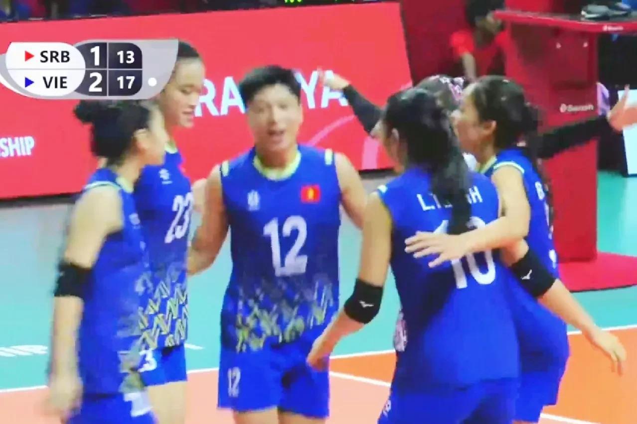 哪能想到啊！U21女排世锦赛，越南队竟然3-1胜了塞尔维亚队！
场上越南U21女