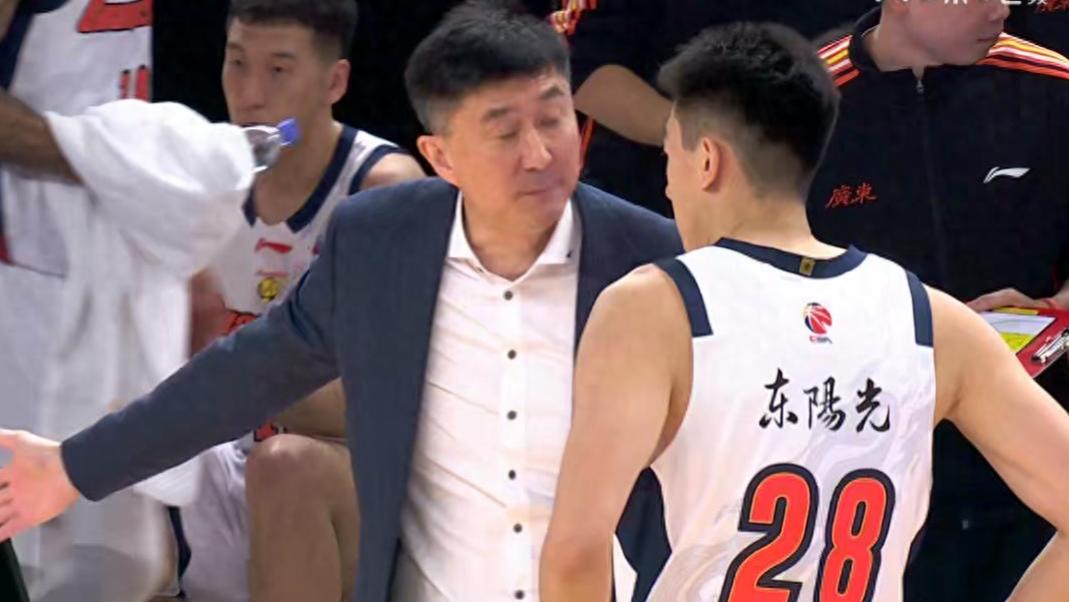 杜锋送走的队员砍14+7，完爆广东2内线，谁说他潜力不行？