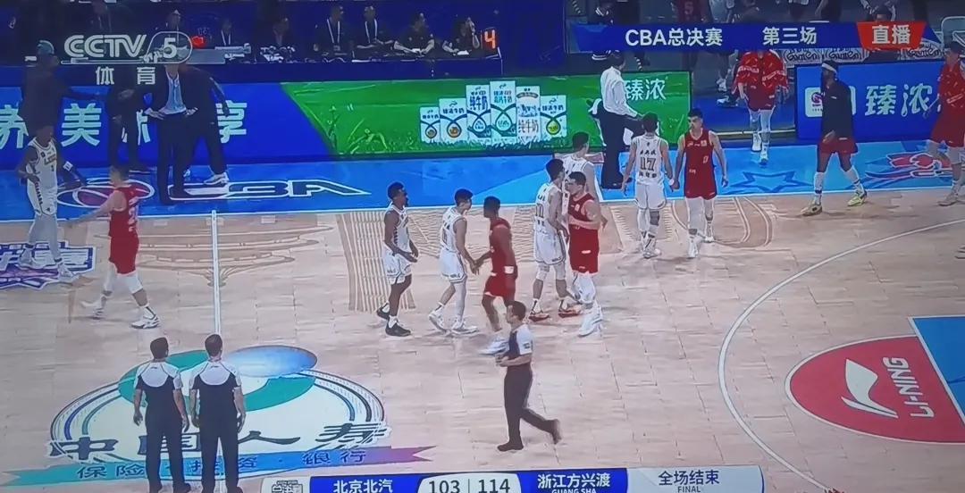 广厦客场逆转114：103胜北汽：
北汽下半场疲软，周倚空砍25+，陈盈俊被林秉