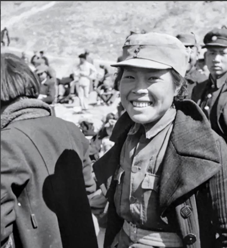1937年，地主王学文发现一20岁女兵站在家门口，见四下无人，女兵就拉着王学文进