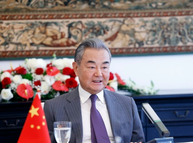 欧盟27国代表齐聚北京，王毅赶在访欧之前，直接把话挑明
6月25日，外交部长王毅