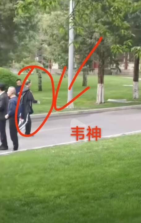 不迎合、不巴结、不打招呼，校领导、院领导、系主任，通通给韦神让路！

终于理解这