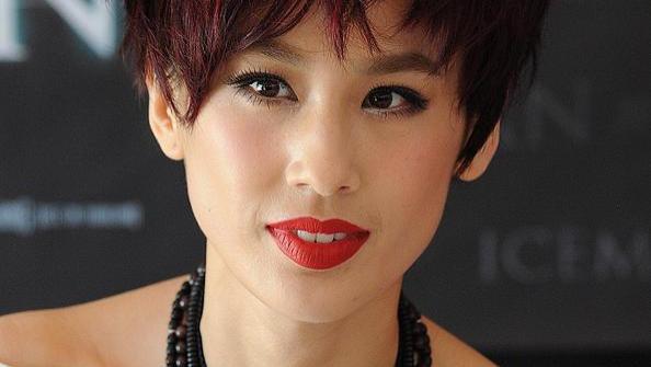 黄圣依：从清新玉女到多面艺人的成长之路