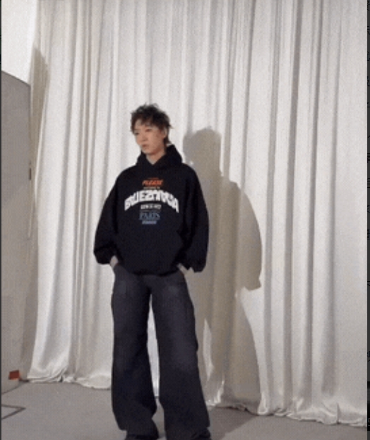 王曼昱是雅诗兰黛品牌大使。这是一出手就是高端局。雅诗兰黛把她拍得真好看。

镜头