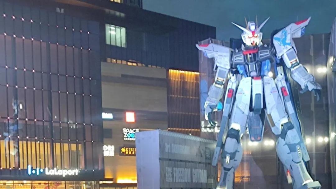 有几个人会知道18.03 米高的高达像，是和平与反战的钢铁象征？