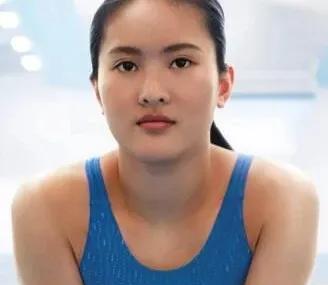 跳水界真正的美女只认她们俩个。一个是陈若琳教练，一个是现役队员掌敏洁。她们都白丽
