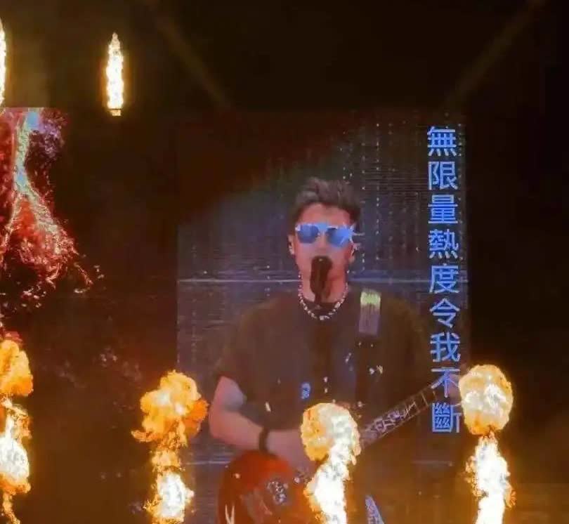谢霆锋开演唱会

我不关心一张票卖到多少钱，也不关心他唱跟王菲的定情曲，我只