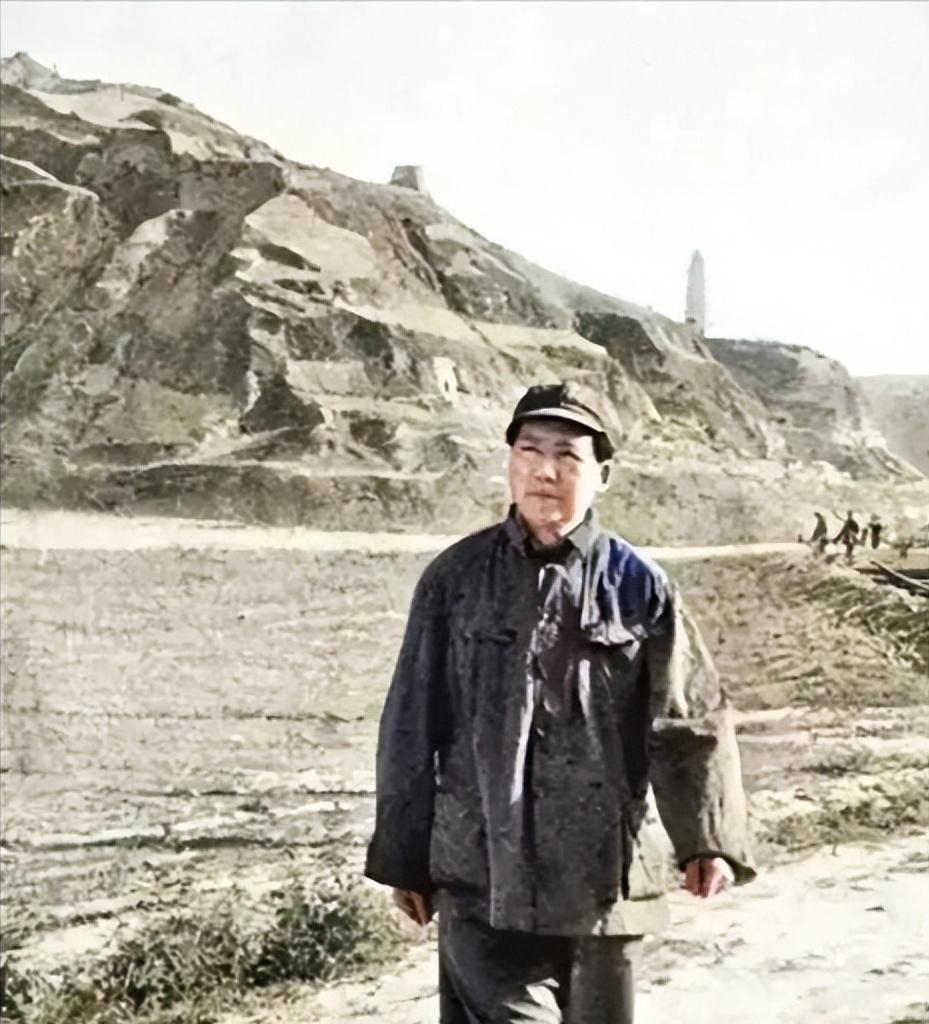不要再说自己难了，谁能有毛主席难？
那时候延安的情况简直没法想象，日本鬼子天天轰