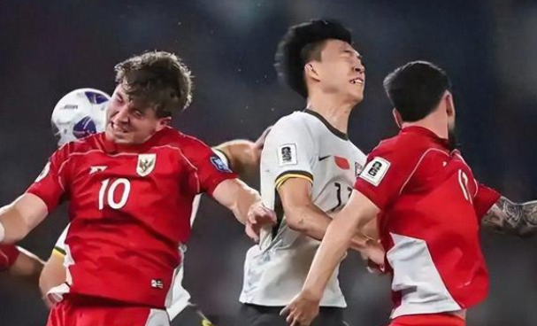 国足梦碎雅加达，3700万人口小国却闯进世界杯