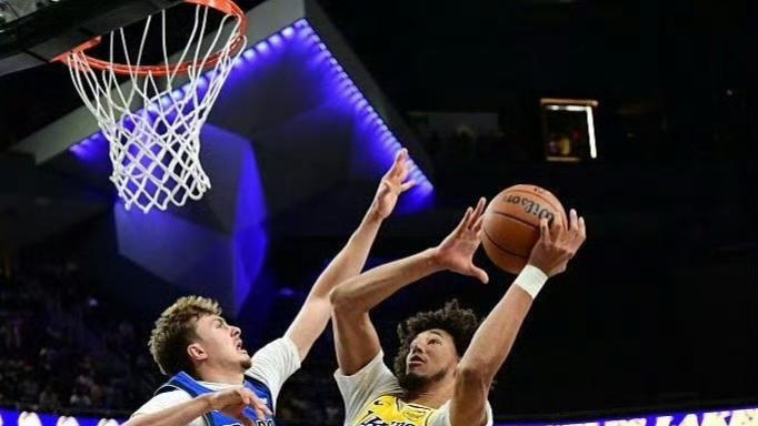 湖人94-121独行侠，赛后评分：是湖人7号是第一