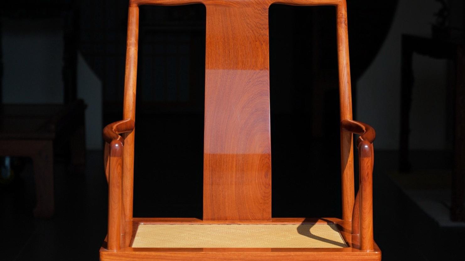 明式佳作复刻，伍佳恩藏款，藤面南官帽椅