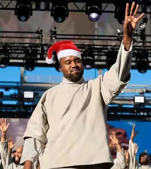 去看侃爷上海演唱会的
结果骂声一片
这位大咖的票价可不便宜
前排2680，次点后