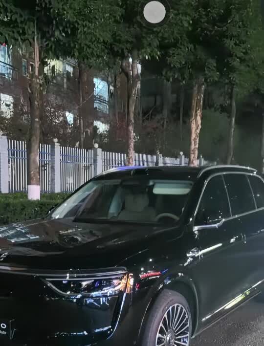 已参加完M8的培训，实车看了也真实感受了！
不能说太多，简单讲就一个字，强！
