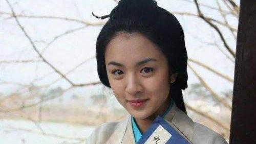 15岁考上大学，靠吻戏走红，美貌与演技并存，今37岁身材太辣了！