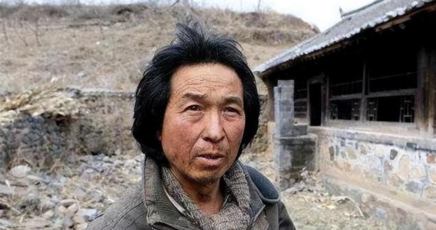 2000年，北大教授毅然辞职，带着校花妻子隐居山野，11年花光350万积蓄，不料