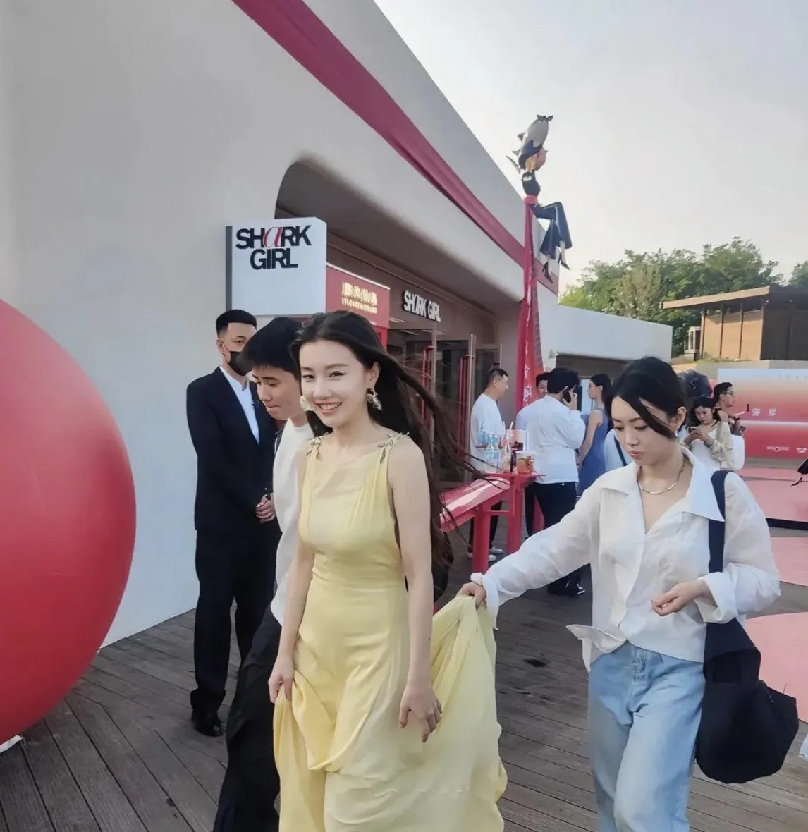 这是谁啊，娱乐圈新进美女？欢迎评论区留言