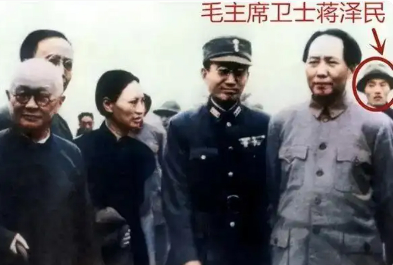 毛主席去重庆谈判，除了一虎二龙三鼠，还有一位高手保护