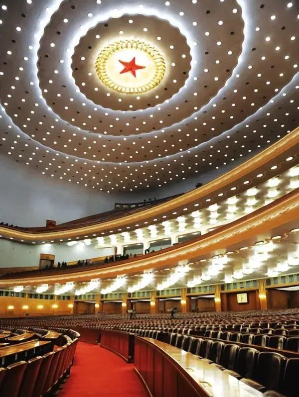 4天搞设计，7天就拿出了方案，17万多平方米的北京人民大会堂，十个月就峻工了。