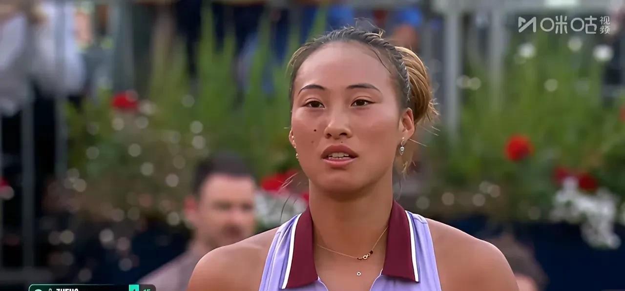 这样子打，郑钦文走不远
果不其然，我认为郑钦文在女王杯草地赛第一轮可能会遇上大麻