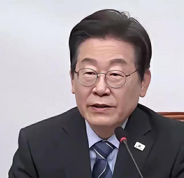 莫迪老仙说，我们印度不买小眼睛的东西，小眼睛爱骗人。
有些网友很生气，以为莫迪老