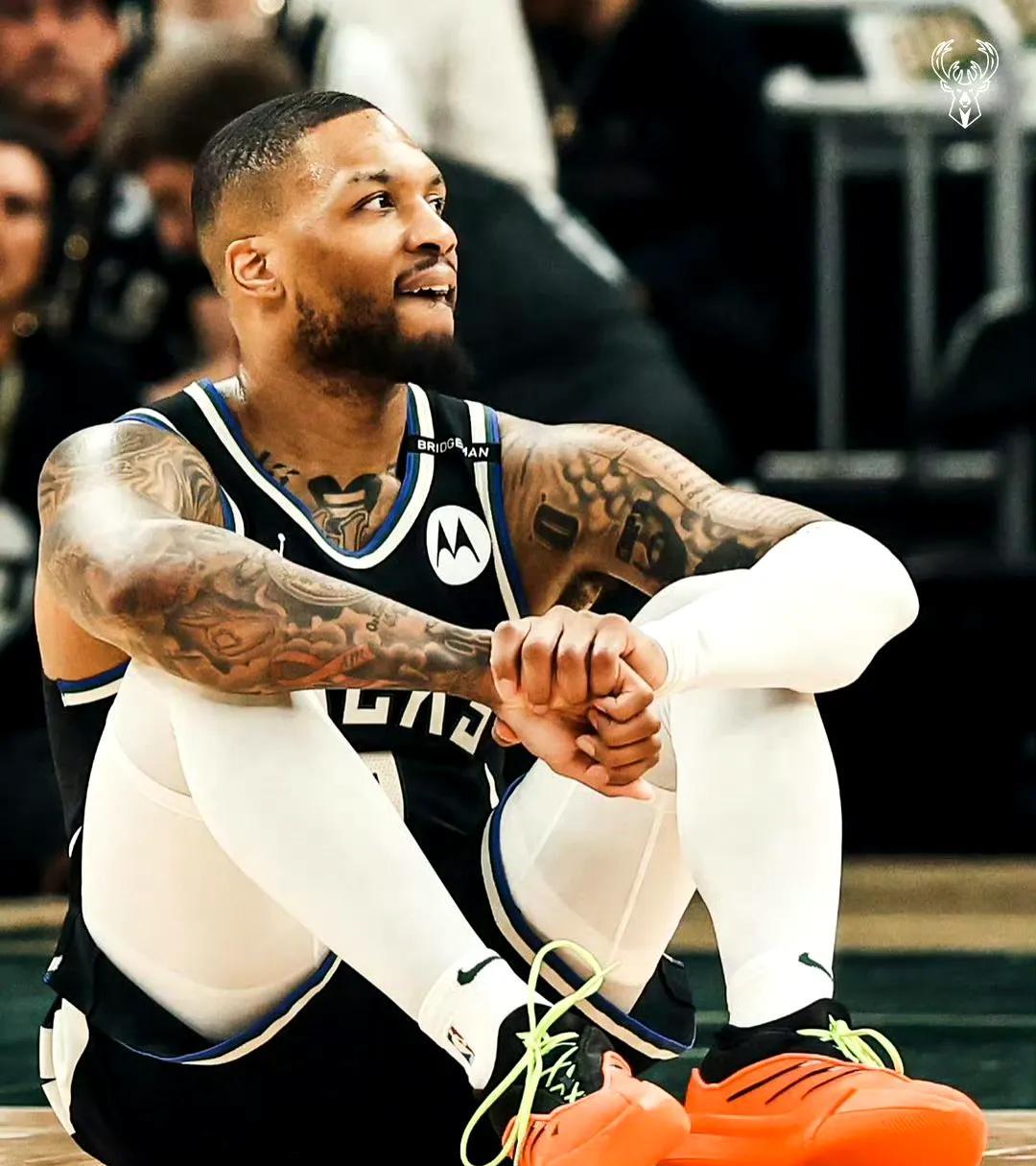 今晚NBA自由市场是相当炸裂！
先是在24-25赛季拿奖拿到手软的亚历山大与雷霆