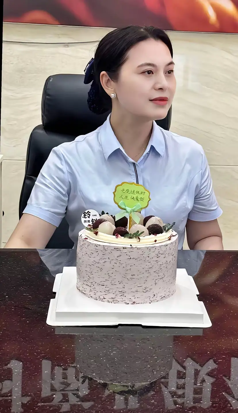 这么年轻就退了，看上去还能干