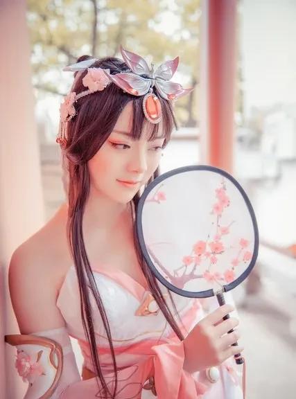 三国改嫁美女
1.甄姬
原是袁熙之妻，改嫁曹丕。
2.蔡文姬
先后嫁人三次，后改