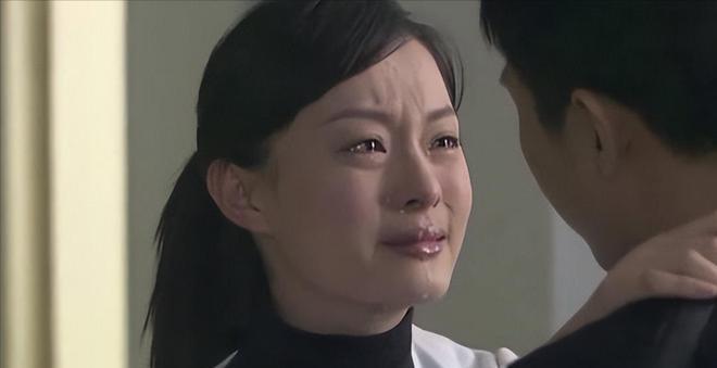 在一次节目中，主持人问孙俪：“你都年收入5千万，父亲一家人还在摆地摊，你为什么不