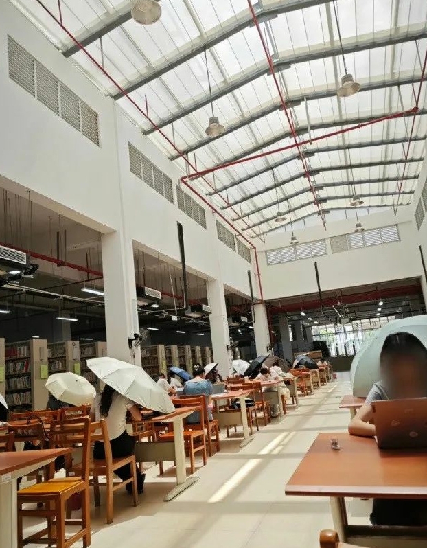 在图书馆看到同学们学习的热情了