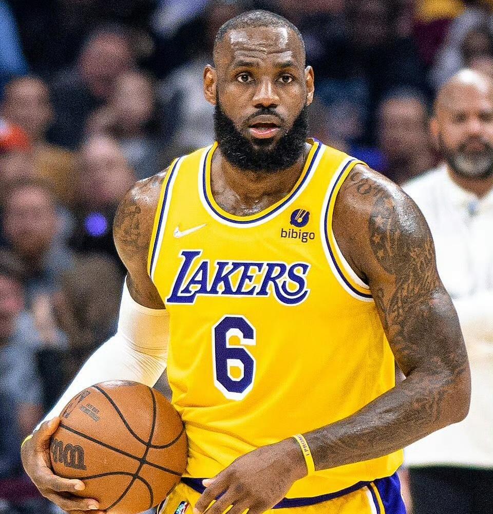詹姆斯退役了，你还看NBA吗？
近日，外媒Saint报道称：詹姆斯将执行下赛季合