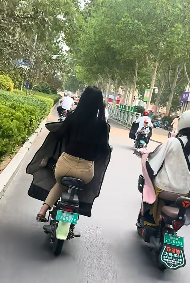就不能走快点嘛按喇叭也听不到