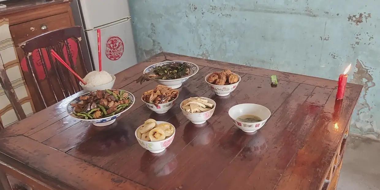 苏北盐阜地区老人去世后要煮“倒头饭”，居然还有这些讲究。年轻人很少知道了！
在我