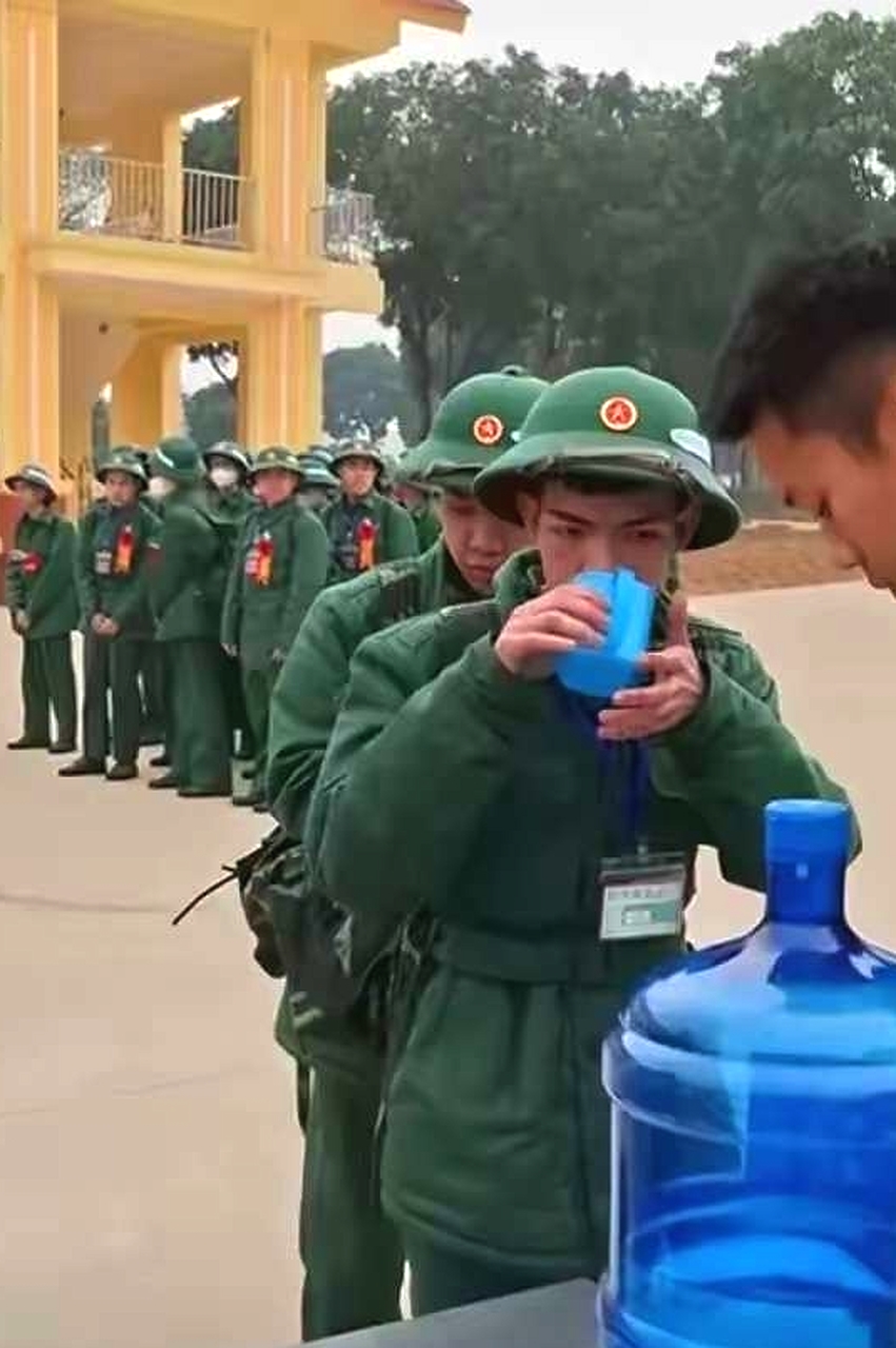 为什么越南新兵要每人喝杯水？