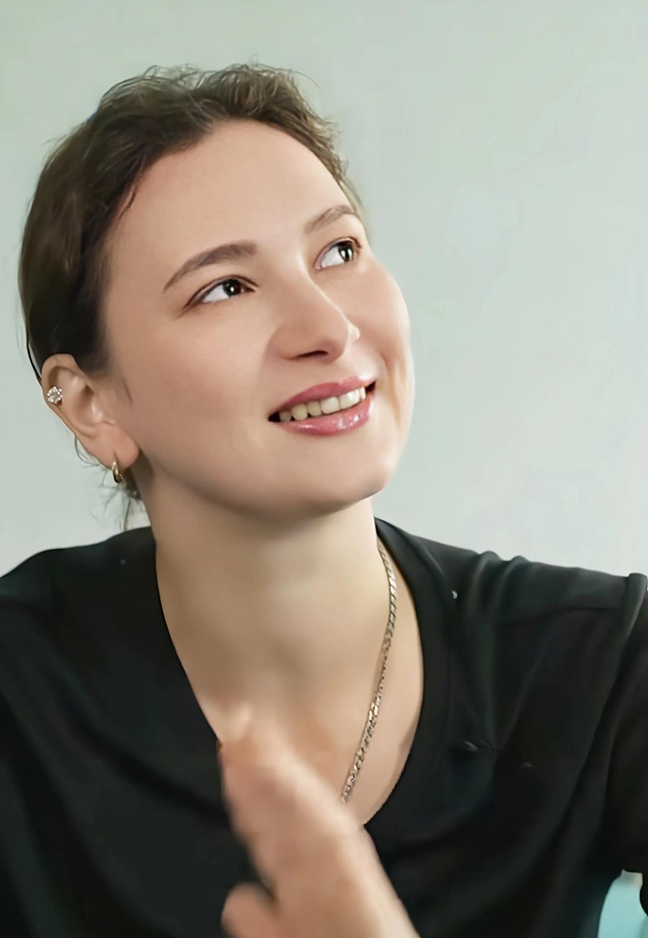 救了中国人一命的俄罗斯留学生莎河娜斯能获得永久居留权（“中国绿卡”）吗？
最近俄