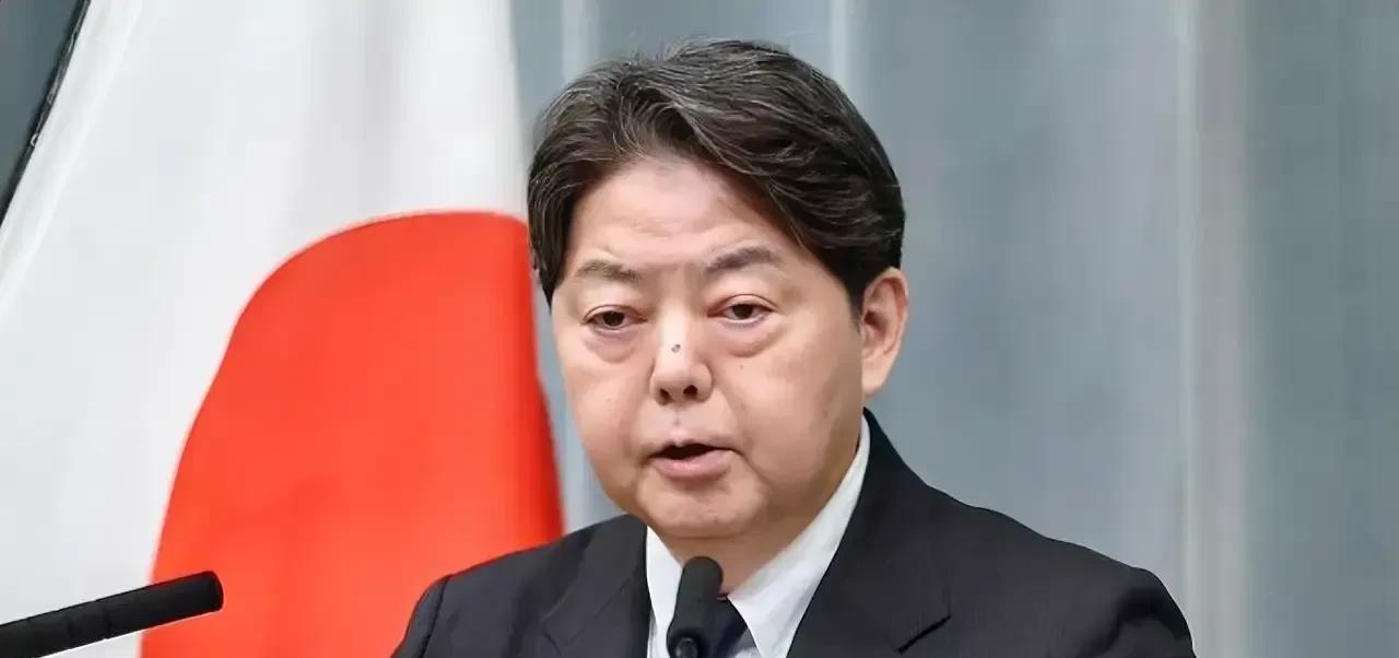 日本这次赔大了！花钱买个教训！
据媒体报道，在日本制铁公司对美国钢铁公司潜在的收