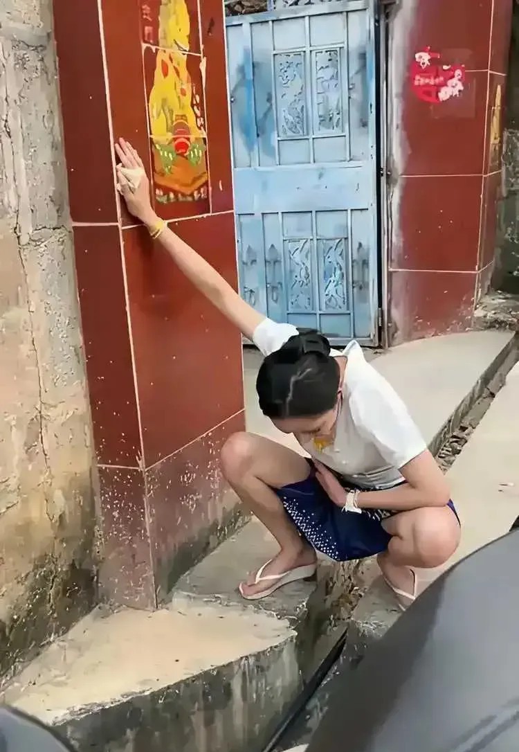 这姿势是在干嘛？有人知道吗！