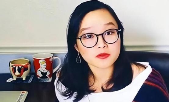 “求求了，让我回中国吧！”2020 年夏天，新德里的贫民窟里，郑墨沫捂着口鼻躲在