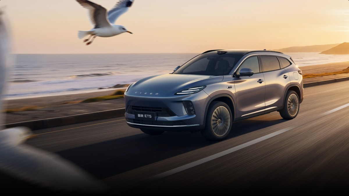 配猎鹰驾驶辅助+智慧座舱 星途ET5上市 售13.49万元起