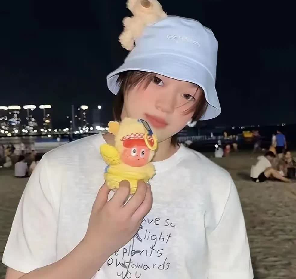 想想当年伏明霞退役了，休息了一年多又恢复训练，再夺冠军！

说来说去，全红婵