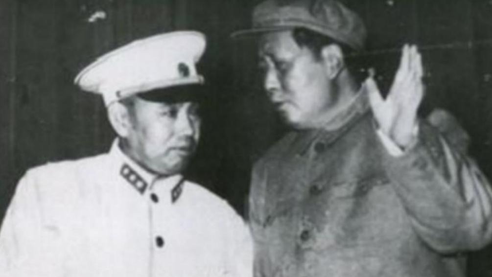 76年毛主席逝世后，许世友设置悼念“灵堂”，把伟人照片贴满房间