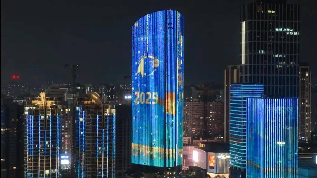 以光影绘星河，用艺术对话宇宙—专访中央美术学院新锐艺术家王齐
