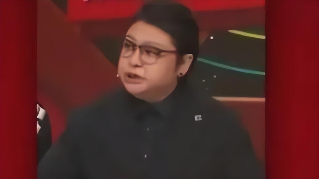 53岁韩红暴瘦40斤惊呆网友：补牙留缝当「防伪标识」，热搜笑翻!