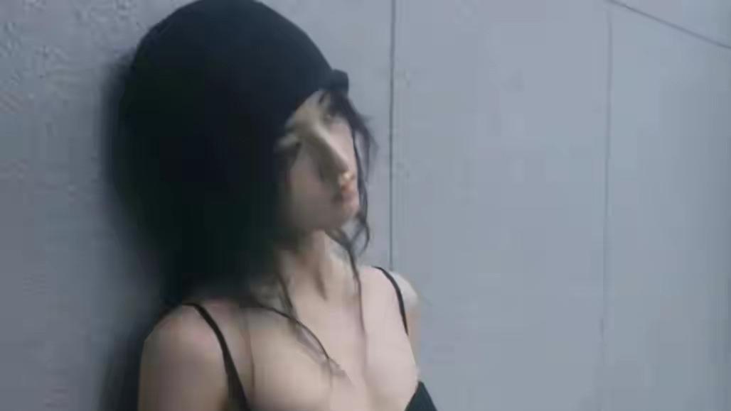 张子枫：从邻家少女到反差美学标杆的颜值身材蜕变。