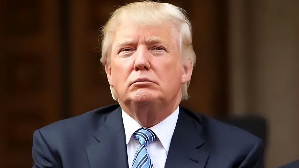 特朗普关税闹剧：搬起石头砸自己的脚？背后真相引人深思