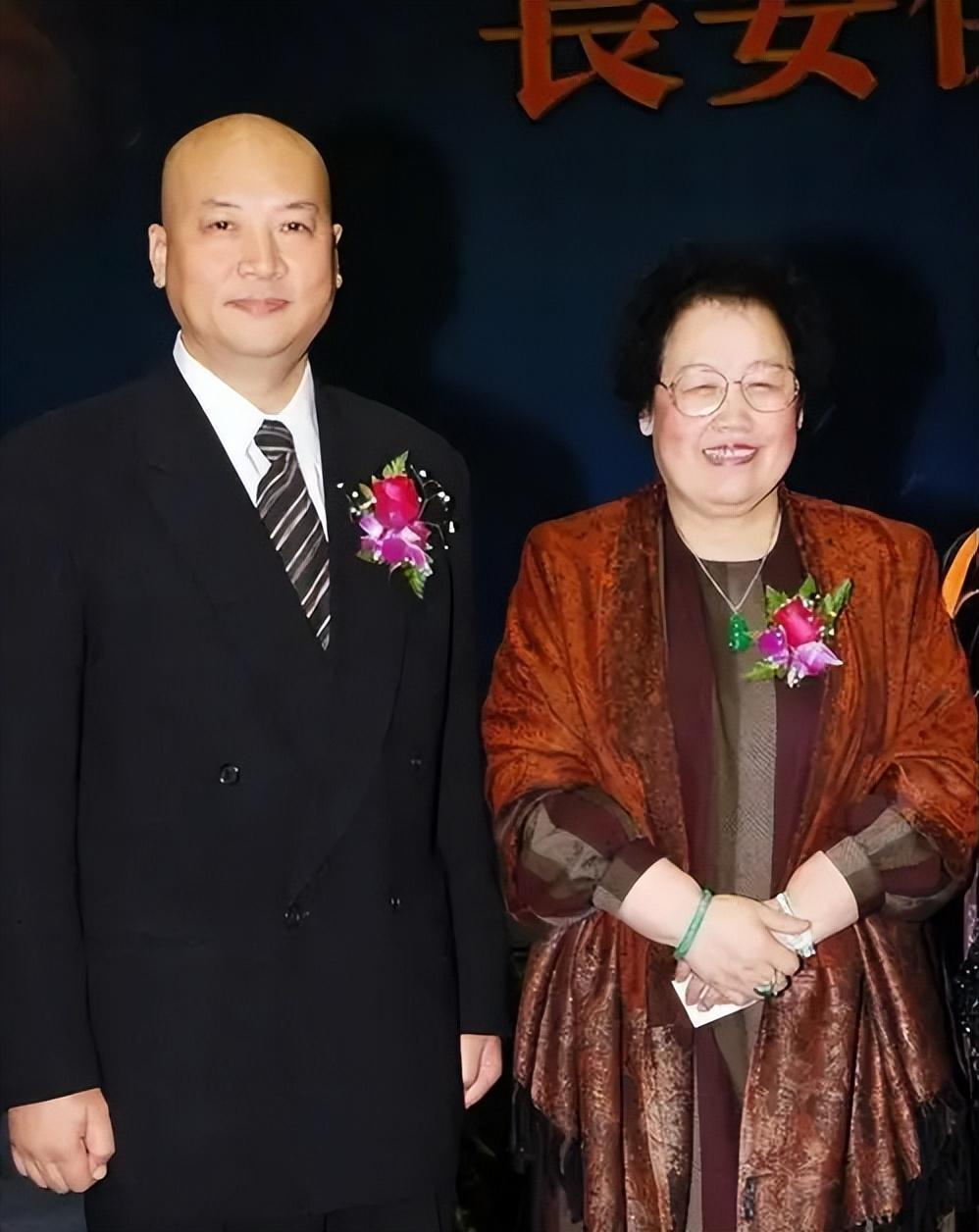 “一开始，我不想娶陈丽华。”迟重瑞表示：“实际上，我曾多次拒绝过她，然而，在我母