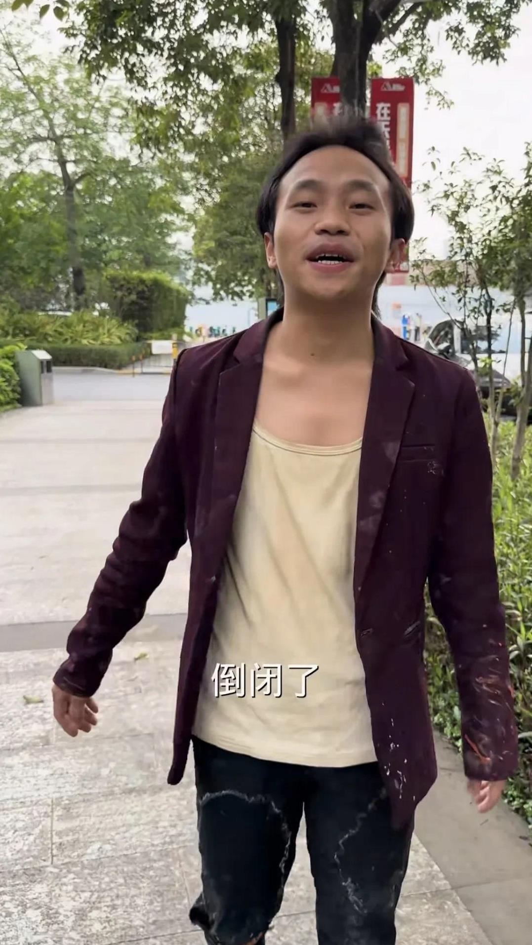 网红“刘凯哥”又要回来刮灰了
他自嘲“一手好牌被自己打的稀烂”
因为年少得志赚了