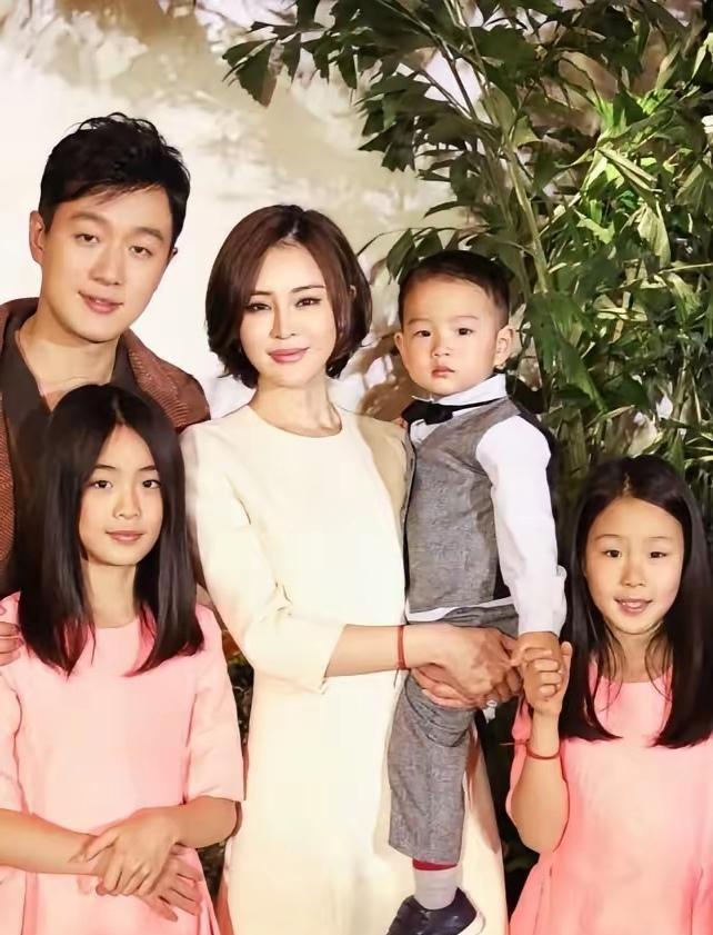佟大为、关悦2007年结婚，婚后生育了两个女儿、一个儿子，大女儿17岁了，身高1